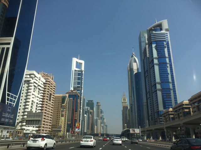 sheikh-zayed-road-mit-sunny-cars-mietwagen